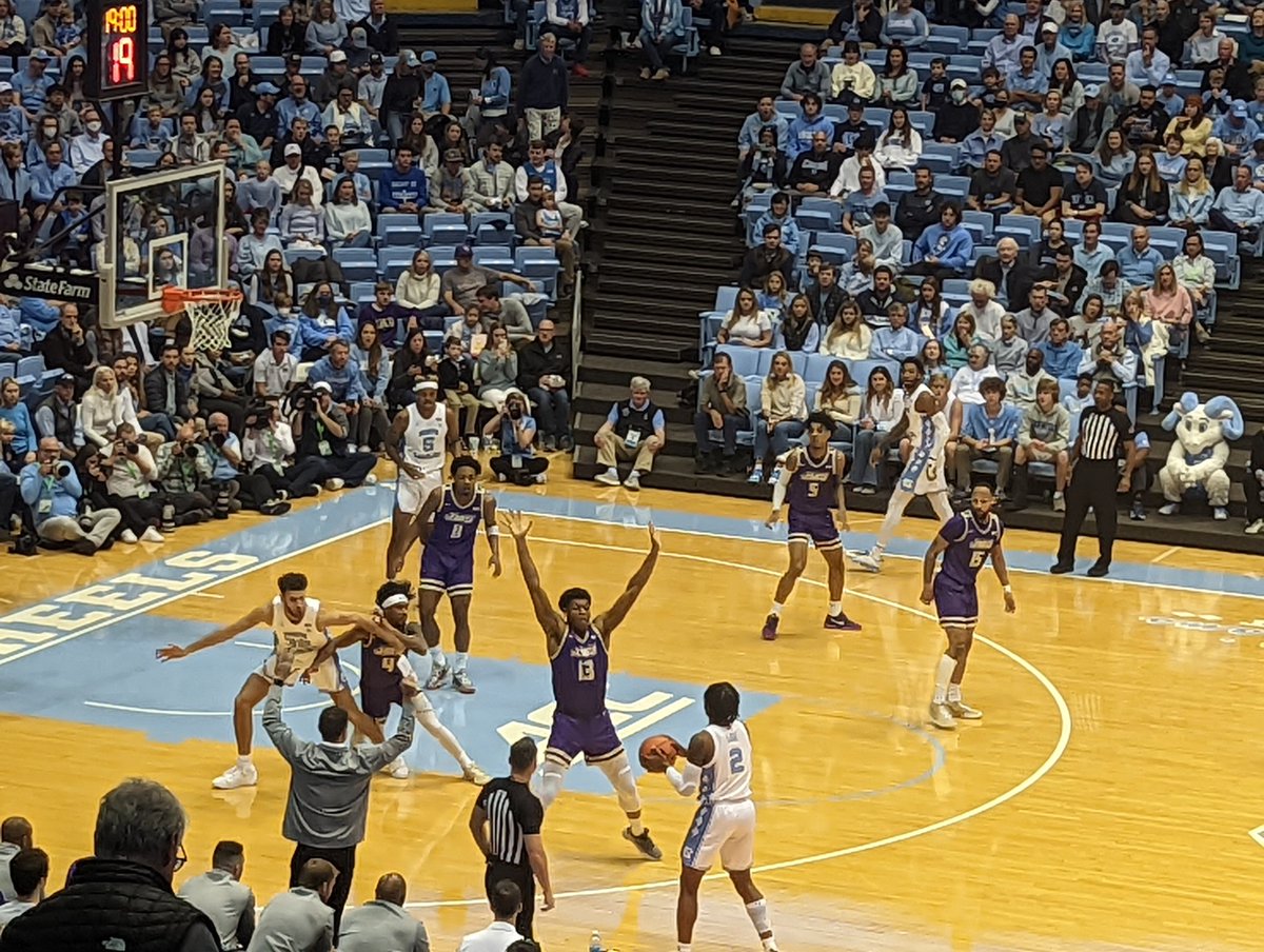 coachlewis_sqba's tweet photo. UNC JV hoop action this morning with our guy @Samuel_Crosby0 now UNC v. JMU still #Hoos4Life around here though. #WFSHoops @WFS_Basketball 🐯🏀💪🏾 https://t.co/DmBEVJ1ZEy