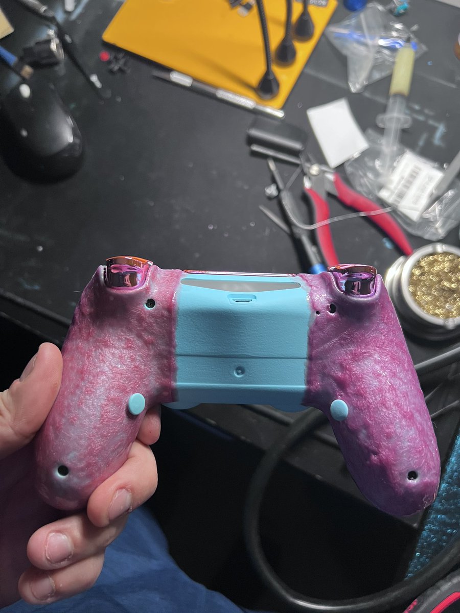 xWagss's tweet photo. Made this beaut for @ActuallyOX. Has all digital triggers and buttons, Xbox elite series 2 variable tension thumb-sticks, custom secret formula grip 🤫 and custom paint. Hmu if your interested, I can do any type of controller 🤓 https://t.co/QsTqL806LS