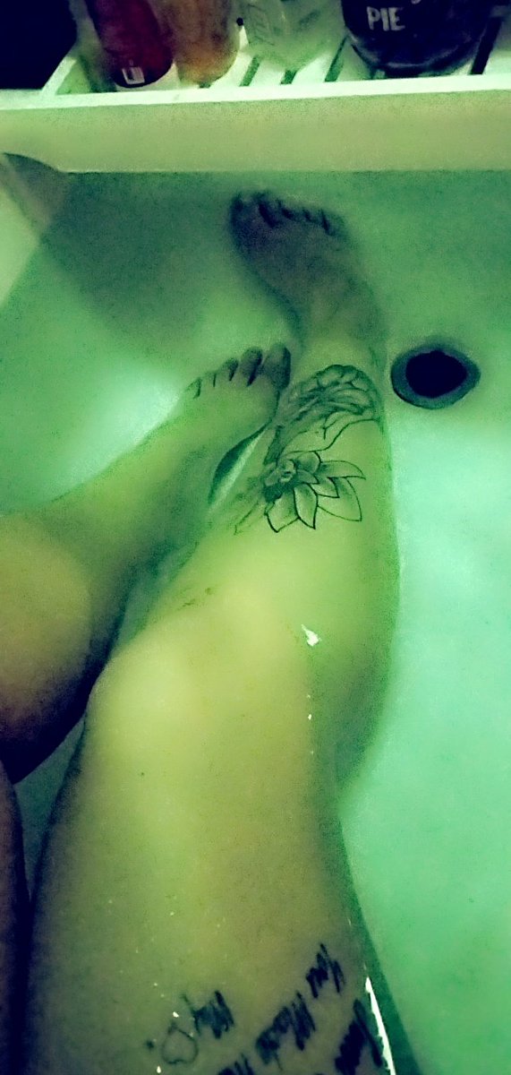 GoddessAlex_26's tweet photo. Request and send while I'm in the bath...
DM me your cashtags💸💸

Findom finsub paypig payslut betaloser walkingatm walletdrain humanATM cashslave footworship bootworship footfetish https://t.co/k2ocH7NLSl