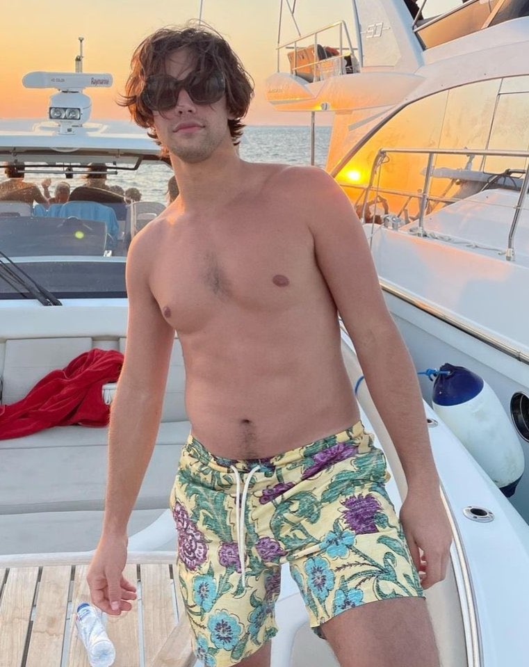 HottiesHub on Twitter: "cameron dallas https://t.co/23N9rA9ljk" / Twitter