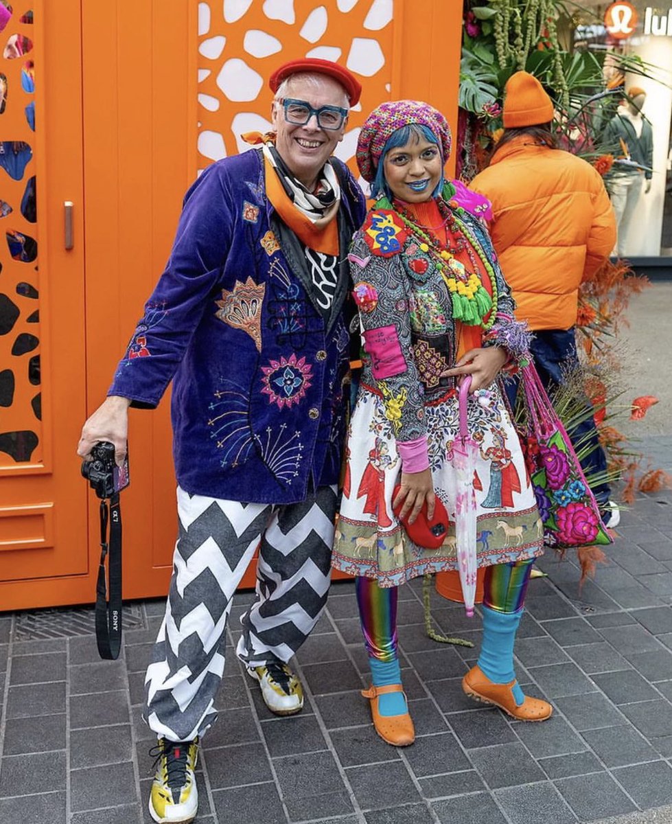 momtazbh's tweet photo. Sunday night reminder that just because itโs winter you do not need to wear dark colours. Iโve seen far more black coats in London than is necessary already and the season has just begun! ๐๐ #colourwalk #dopaminedressing #hellorainbow https://t.co/w8cANFA1va