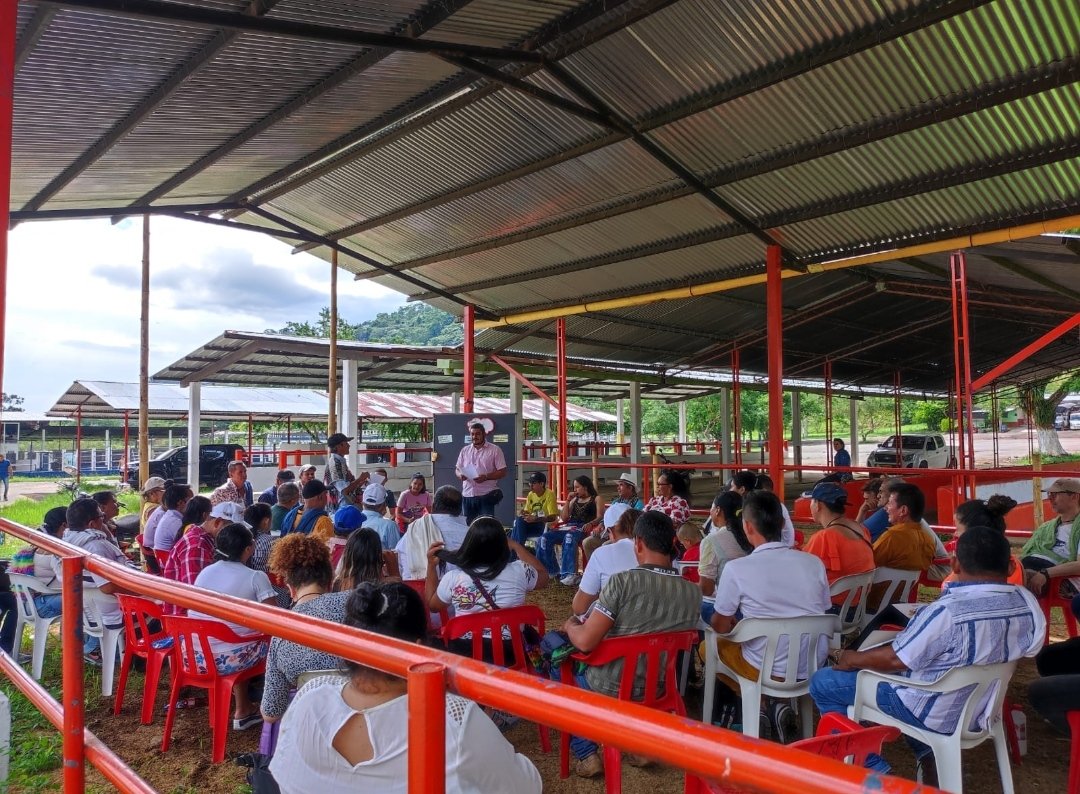 KarlaDaPa's tweet photo. Avanza el II Foro Departamental por la Justicia Agraria y Ambiental, diálogo para cernir la palabra y las ideas, previo al diálogo regional vinculante. Nos encontramos la diversidad, para tejer sobre lo fundamental ✊🏾🍃 https://t.co/W0xFJIU4lx
