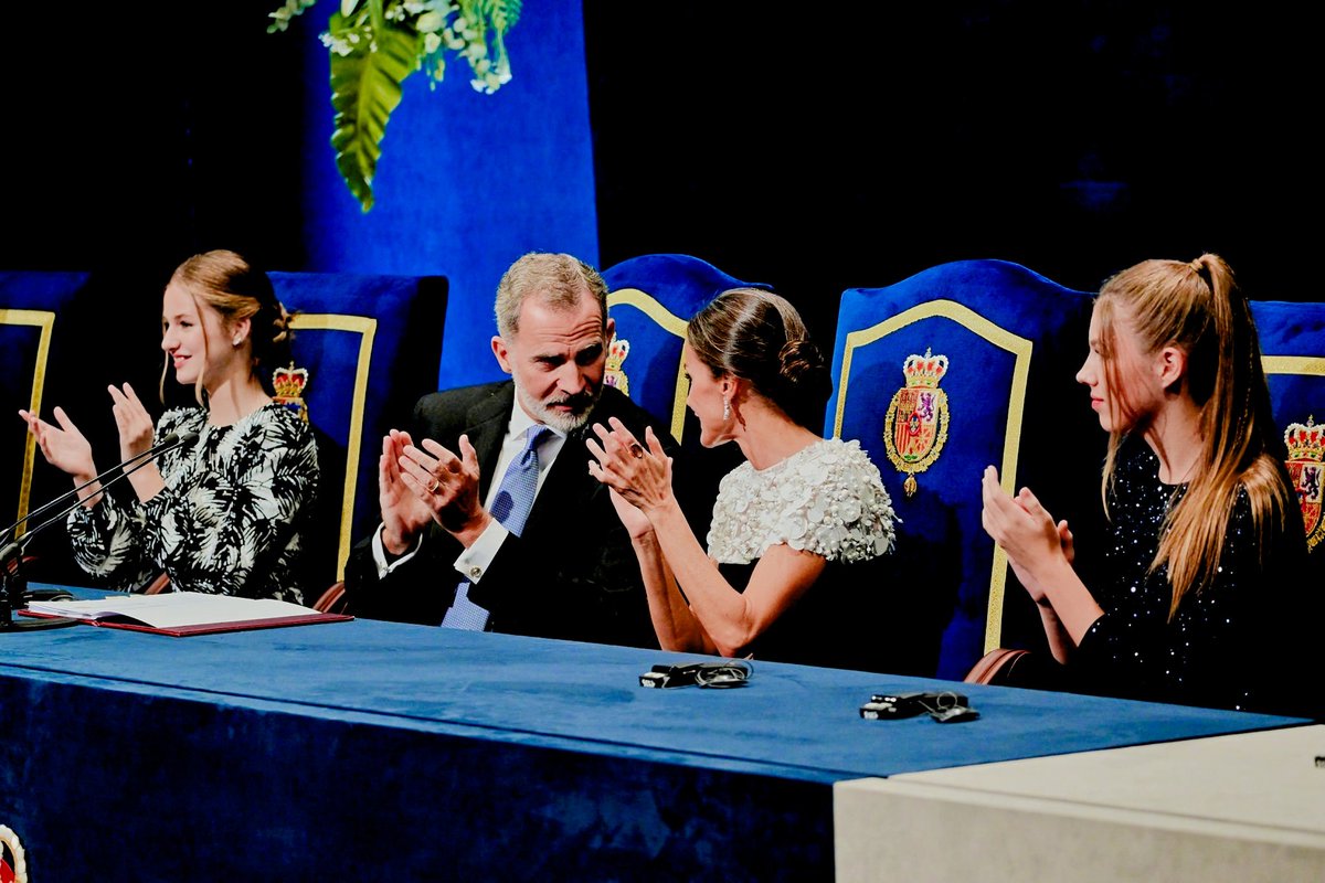 #KingFelipe VI #QueenLetizia #PrincessLeonor The #PrincessofAsturias and #InfantaSofia of Spain attend the 'Princesa De Asturias' Awards 2022 ceremony at Oviedo Bullring in Oviedo, Spain 👑 -October 28th 2022.