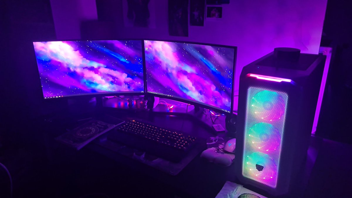 katekeybased's tweet photo. My new gaming set up 🌌⭐ https://t.co/eWhyrbUm36
