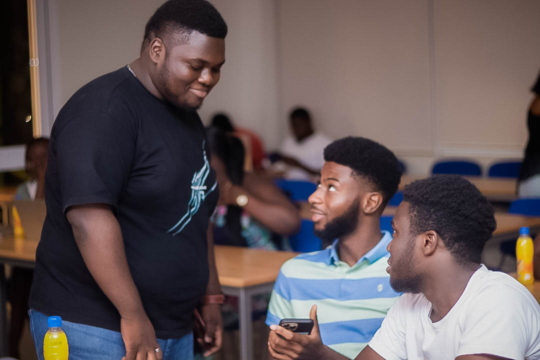 AshesiDesign's tweet photo. During the last Maker Session, Augustus Poku Sarkodee taught the students some tips & tricks on how to make pictures even better than before through sofisticated editing tools🔍. In the end, the students were encouraged to make masterpieces of their own💫📹 #MakerSession #Dlab https://t.co/Z9BVwpqz3O