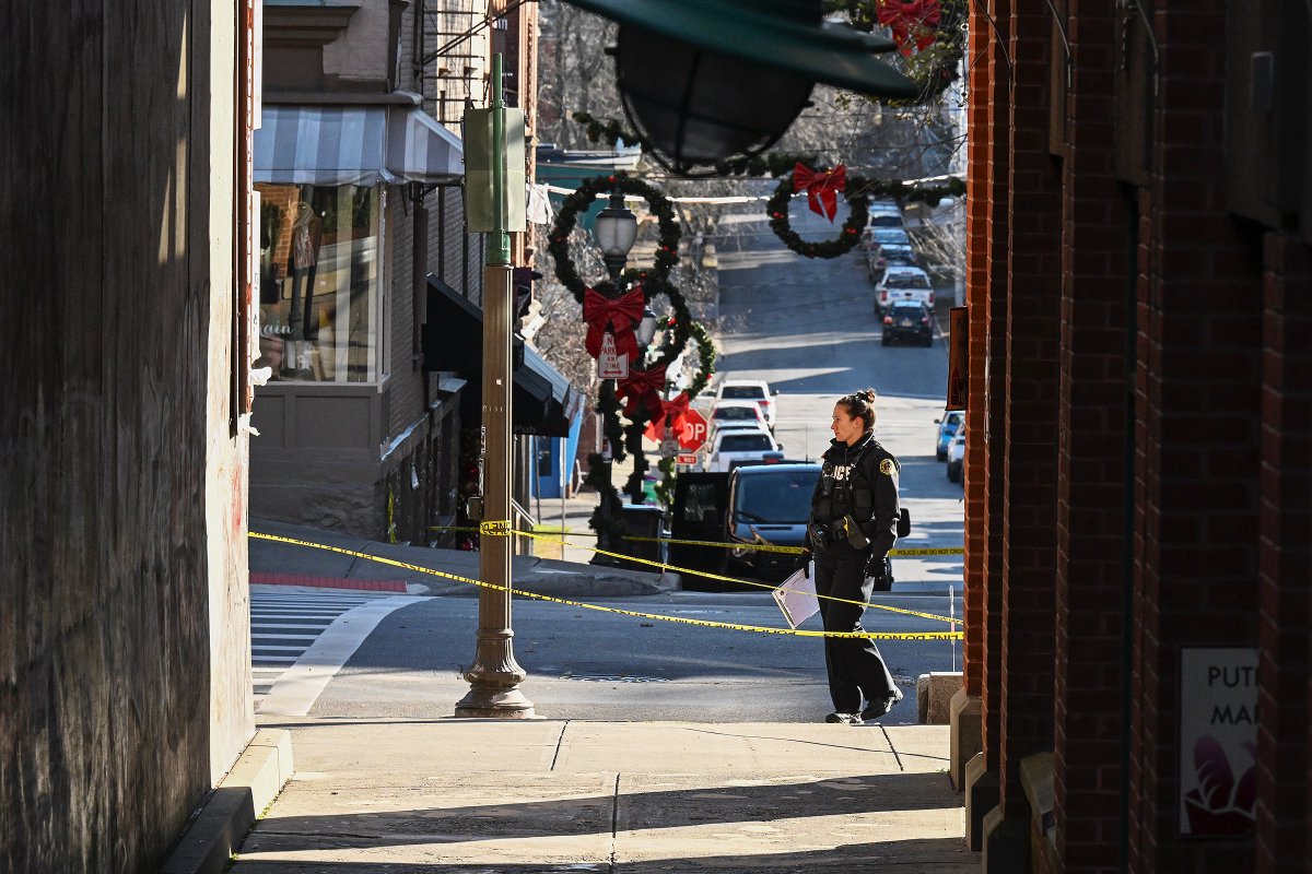 EricaPhotog's tweet photo. Scenes from today's early morning shooting on Broadway in #Saratoga https://t.co/H4jlByjy1G