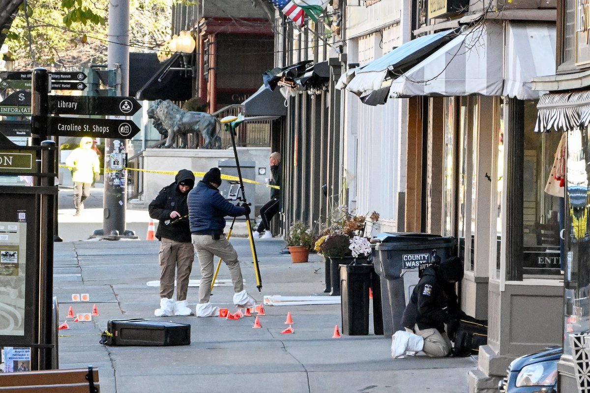 EricaPhotog's tweet photo. Scenes from today's early morning shooting on Broadway in #Saratoga https://t.co/H4jlByjy1G