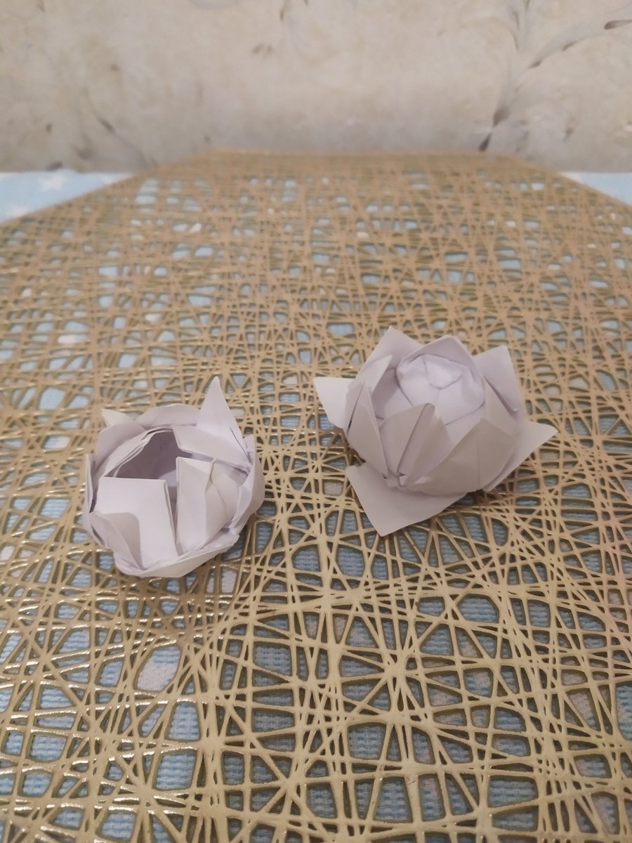 Olyusik78's tweet photo. My first origami in life. Some of them are valuable because they were made in a complete blackout after the missile attacks. It remains to wait for the weather to get better and take the final photo. Do not forget to donate soulmates 
SND
#Molko5oh 

Ukraine 🤘🏻💜 https://t.co/uGp8BxTuIj