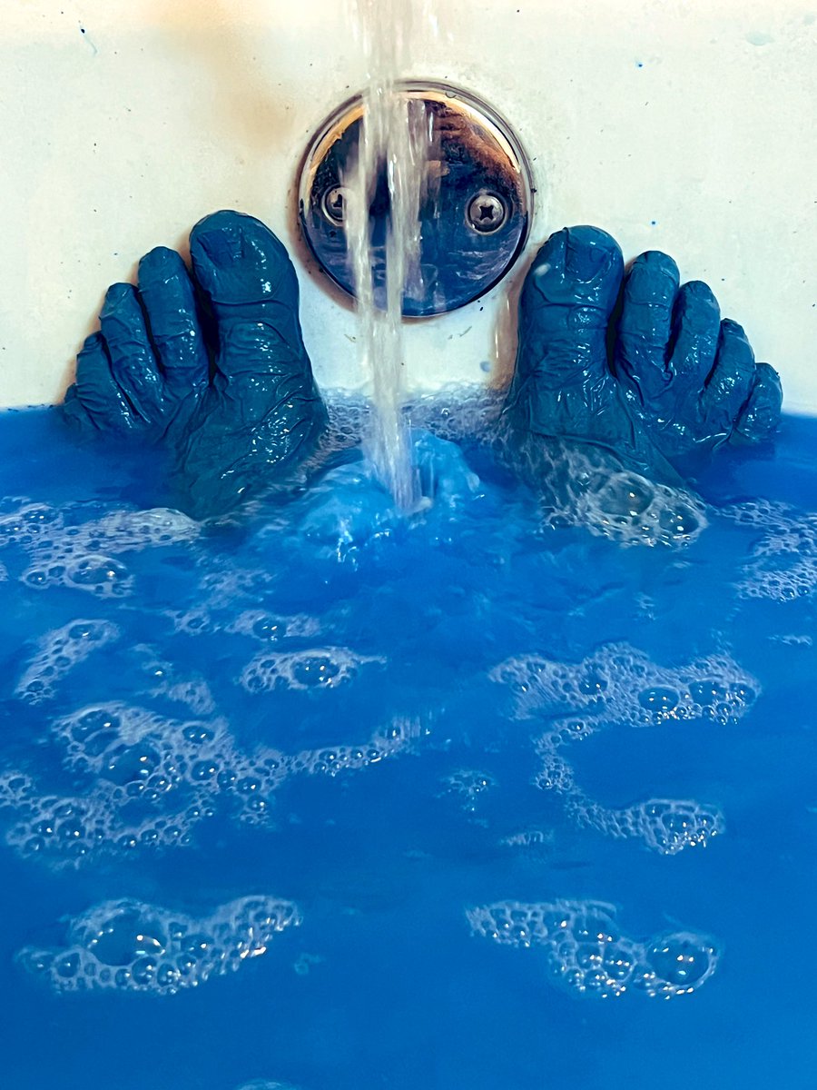 CoatedHuman's tweet photo. Blue bath aftermath
#CoatedHuman #rubberskin #rubberpaint #gaybodypaint #soakinginit #fullycoated #blueskin #beingblue #coatedlife #youbeyou https://t.co/2Rc5Ev4F2k