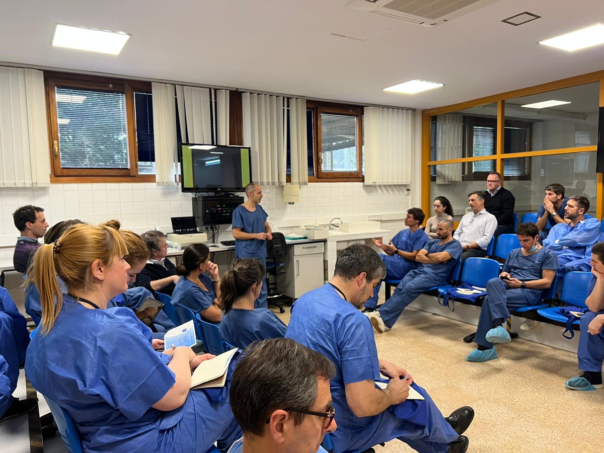 drjoseptorrent's tweet photo. Gran curso de cirugía percutánea organizado por el Dr Raúl Torre del hospital de Basurto #Bilbao. 
Repaso a todas las técnicas percutáneas del pie y especialmente a la evolución de la MICA.

#pie #hallux #MIS #percutanea @raultorre76 https://t.co/DBwzBYfiGr