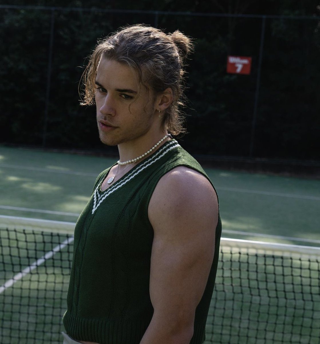 - cherche recherche rp dm - 18+ OR NOT 

« I wish I had built a world where everything I did wasn’t out of spite » - Léo Moses 

23 • plein d’émotions • agréablement désagréable • blond et con.

fav pour un DM, retweet pour la visibilité.