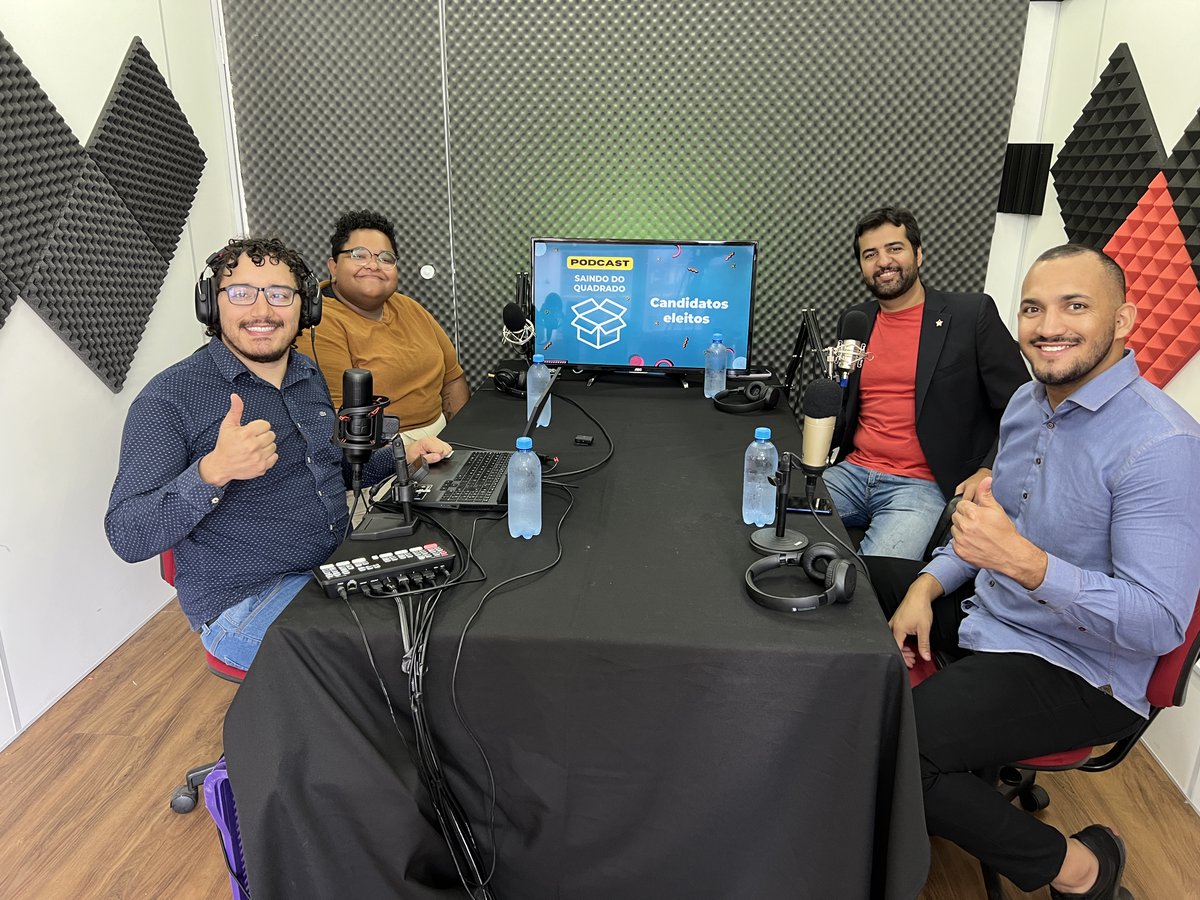 rafaelhbarroso's tweet photo. Chegou a hora de falar de um projeto meu, o podcast do Saindo do Quadrado, se liga:
Tô chamando a galera que eu sempre quis entrevistar pra falar num modelo de sabatina, sempre chamando duas feras pra entrevistar junto.
Tamo entrevistado agora os eleitos do DF, se liga: https://t.co/wrvFDL7AkD