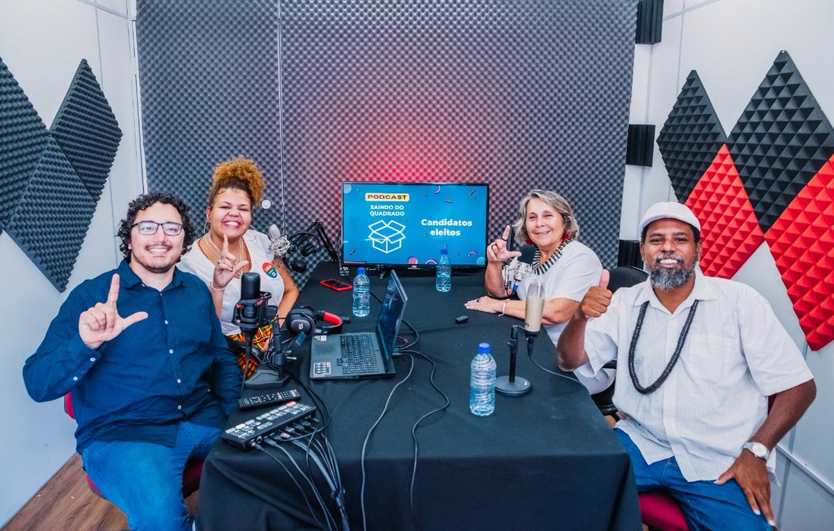 rafaelhbarroso's tweet photo. Chegou a hora de falar de um projeto meu, o podcast do Saindo do Quadrado, se liga:
Tô chamando a galera que eu sempre quis entrevistar pra falar num modelo de sabatina, sempre chamando duas feras pra entrevistar junto.
Tamo entrevistado agora os eleitos do DF, se liga: https://t.co/wrvFDL7AkD