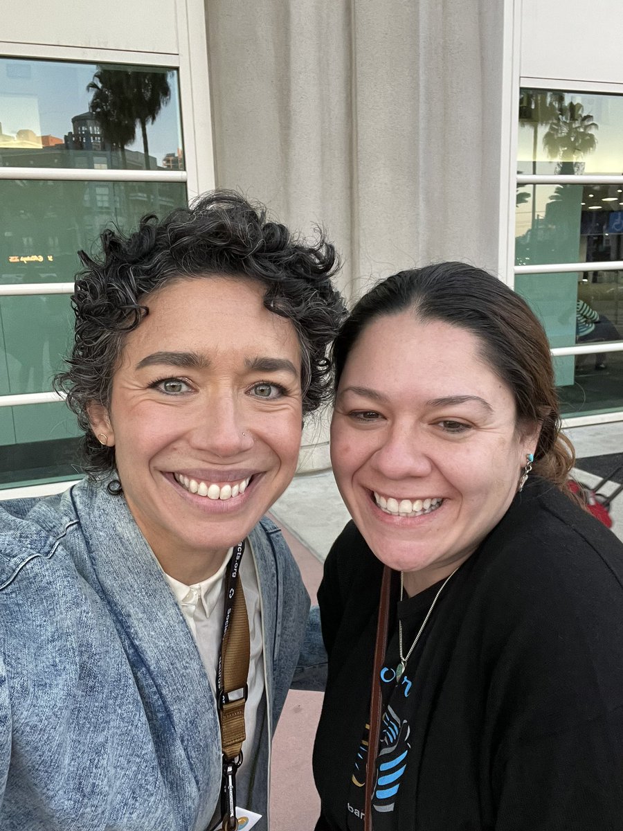 mjmetcalfeneuro's tweet photo. Shout out to my good friends @kalvina0308 and @erikacalvophd whom I saw #SfN2022. I know Karina pre-k (pre-kids) and even tho we see only at SfN is like we talked the day before. Erika is a new friend but she’s already a sister. #WomenSupportingWomen #WomeninSTEM #latinneuro https://t.co/ueBJVxbJTT