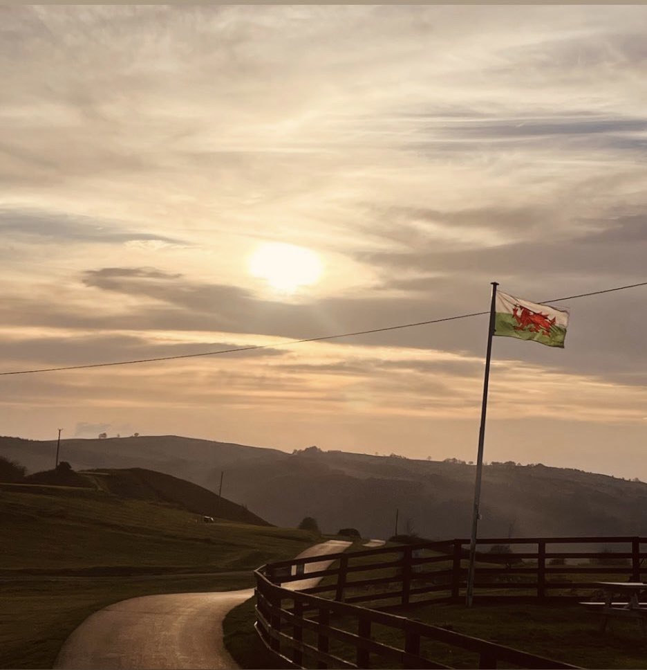 golfguidewriter's tweet photo. Golf in Wales…the warmest welcome, the views take your breath away and the value for money is off the scale…
Scotland &amp; England were terrific! And I still have Ireland to come, but the Wales guide’s going to be such a valuable one to complete. I just hope I can do it justice https://t.co/sQyU261a4t