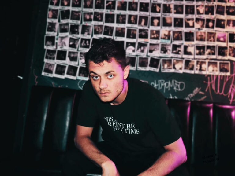 weraveyou's tweet photo. Ricky Iuliucci told us all about his main influences and new single, “On My Way” @iuliuccir 

https://t.co/WlCeNHqIbQ

📸: Ricky Iuliucci (Press) https://t.co/aSrPscnOmG