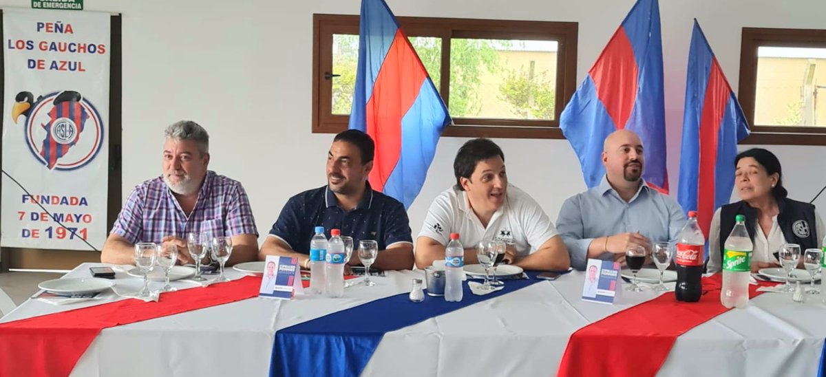 SiempreSanLore's tweet photo. Desde #SiempreSanLorenzo queremos agradecer enormemente la cálida recepción recibida por los integrantes de la Peña de "Azul" y alrededores.

Seguiremos trabajando por el #SanLorenzo federal que siempre soñamos.

#CiprianoPresidente
@PenaGauchosAzul https://t.co/1lInsFF2JY