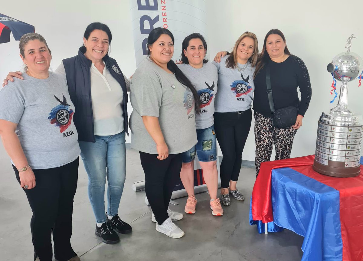 SiempreSanLore's tweet photo. Desde #SiempreSanLorenzo queremos agradecer enormemente la cálida recepción recibida por los integrantes de la Peña de "Azul" y alrededores.

Seguiremos trabajando por el #SanLorenzo federal que siempre soñamos.

#CiprianoPresidente
@PenaGauchosAzul https://t.co/1lInsFF2JY