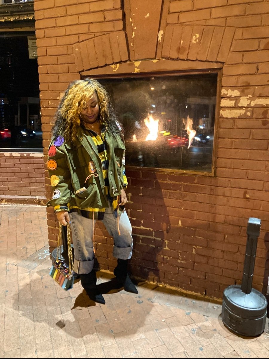 lailaljmommy's tweet photo. We go together#RealBad😮💨💋 & needed a night of laughs real bad too😁. Gonna try this more often.
.
.
.
#DCComedyLoft #TKKirkland #whoraisedyou #datenight #marriagehumor #couplelife #fallfashion #matchymatchy #explorepage✨ #Dreamers2022 #Trending https://t.co/YCCGJ8yOWf