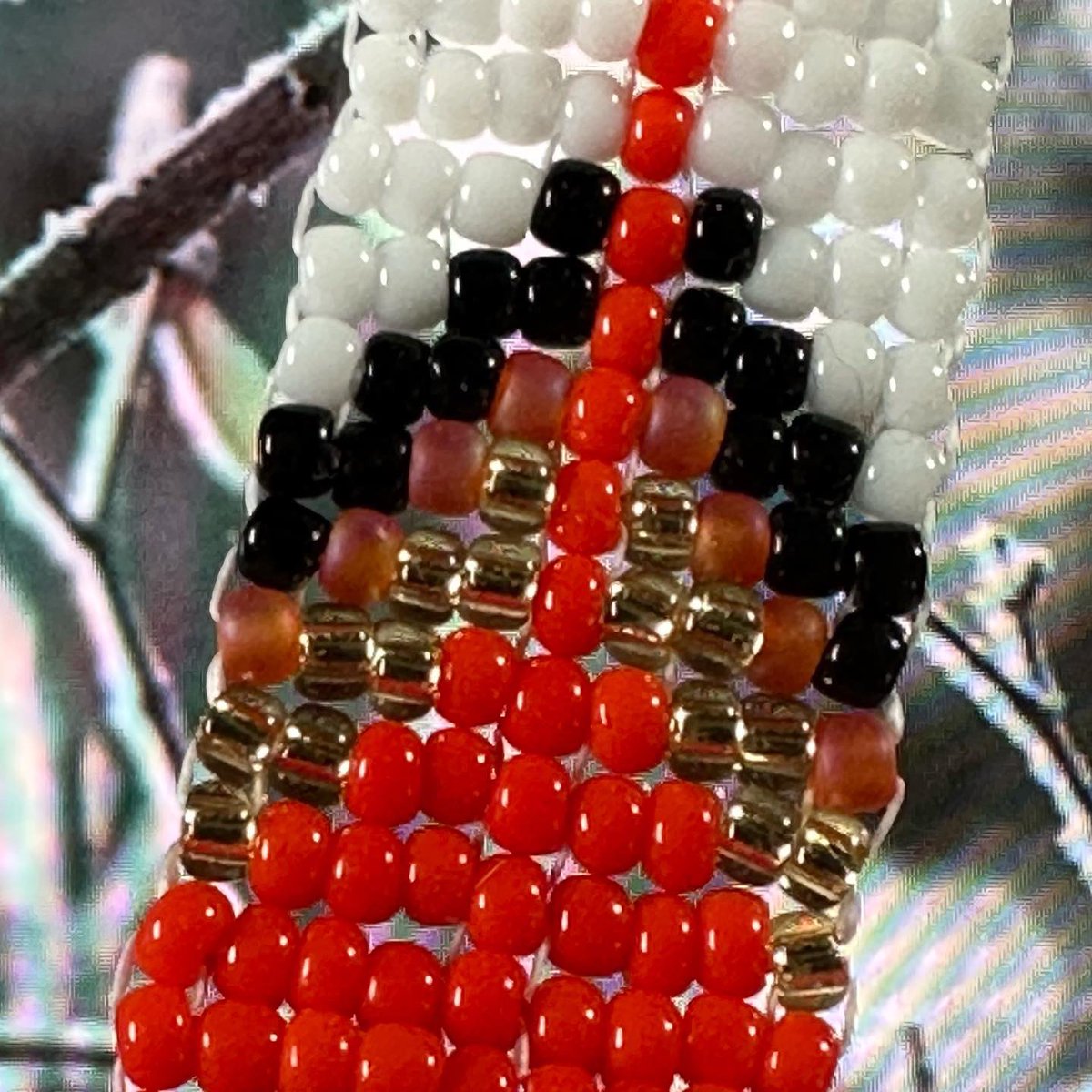3DBeadBee's tweet photo. These lovely feathers are simply beautiful with a bright orange plus reddy brown and black accents. 
About 3 inches long.
Available: $45 cnd(incl. untracked shipping) message to purchase

#beadedearrings #powwowalleyonline #yegmade #madeinyeg #shopyeg #seemybeadwork #beadwork https://t.co/Zncl8HWjiF