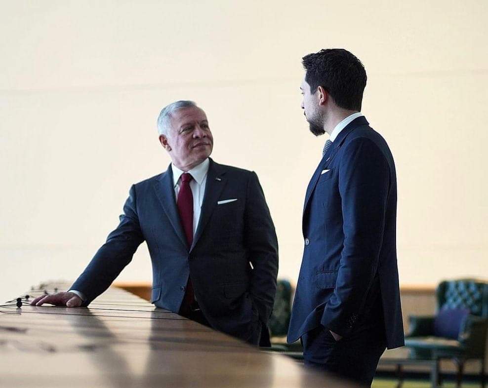 DMhasnah's tweet image. لكم  في عنقي بيعه لن أخلعها لوأكلت من حشاش الأرض
والله خير الشاهدين...
معكم  قلبا وحرفا ووريدا ❤️
حفظكم الله ورعاكم