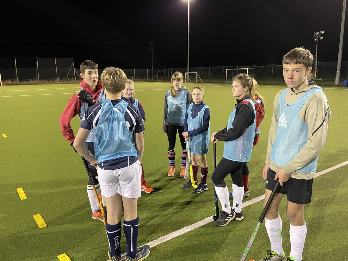 PerfXHockey's tweet photo. Great Team X session under the lights tonight as we worked on team defence. Lots of take- away-tips for all of the players to now go back to their school and club environments to test themselves #HockeyCoaching #ImprovingPERFormance #CreatingeXcellence #TeamXHockey #TeamX https://t.co/1oMWE5A41y
