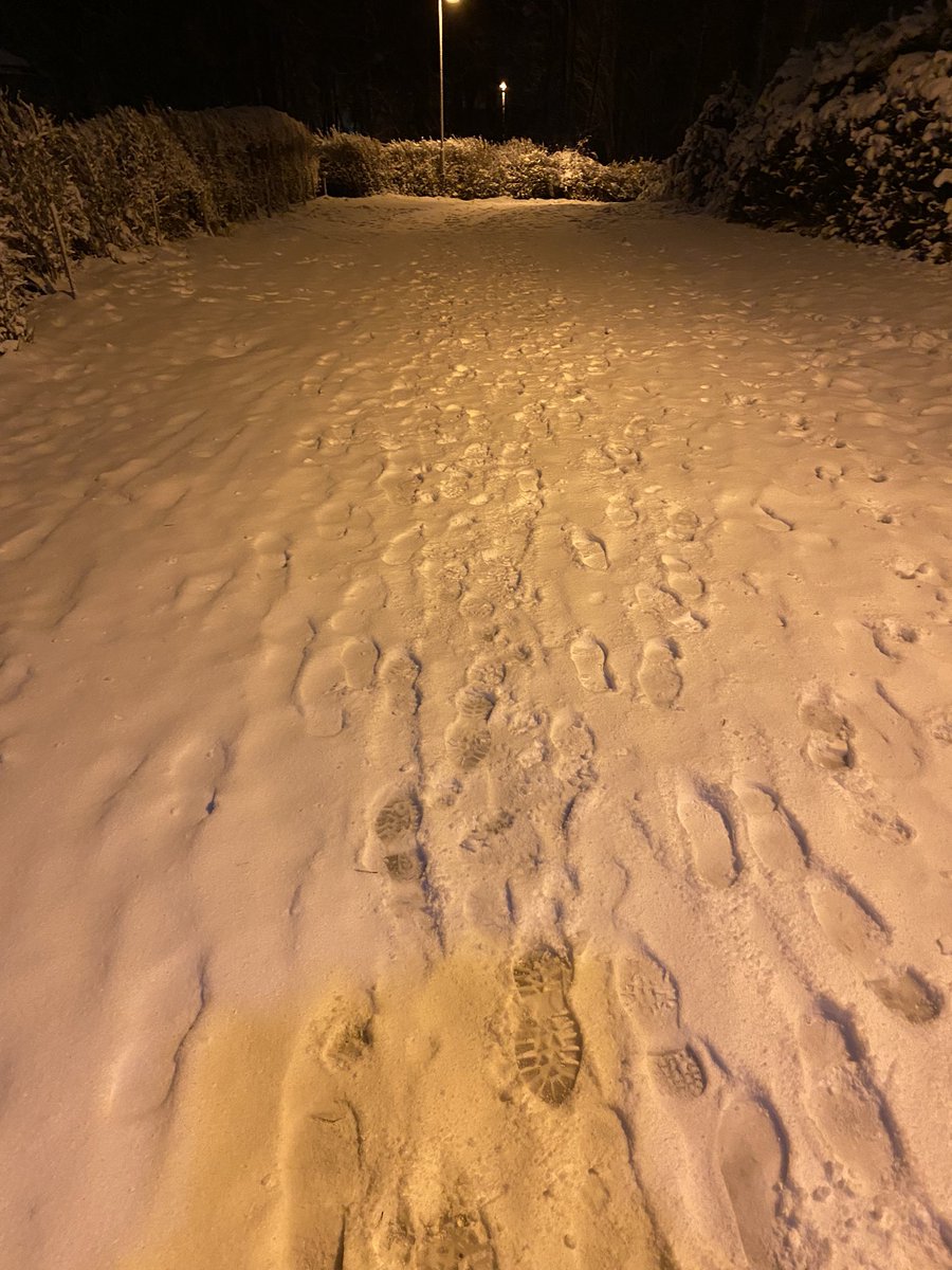 beckmansasikter's tweet photo. Prova att ta dig fram med barnvagn rullator eller rullstol på gång och cykelvägarna i c l mp s styrda Gävle kommun. Slö slapp och likgiltig politisk ledning i kommunen klarar inte av att se till att samhällets basfunktioner fungerar. #Gävle #svpol #slött #slappt #vinter https://t.co/PIe2hDe2pi