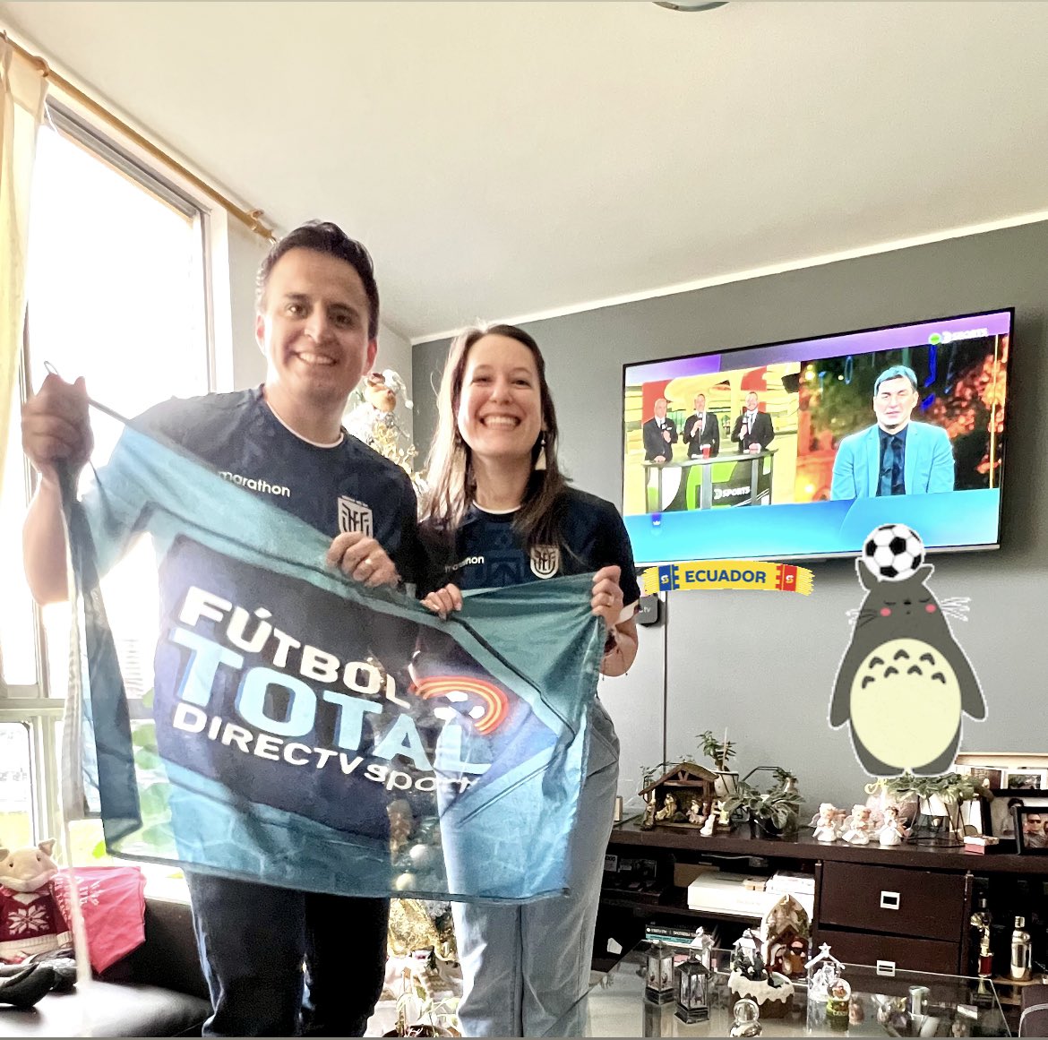 astridaparicio's tweet photo. @DTVTotal @DSports  Arriba Ecuador! Siempre Totaleros ❤️🙌🏻  @rodrialarcons  #FIFAWorldCup #MundialQatar2022 #MundialTotal #FutbolTotal https://t.co/EEWSsubLfQ