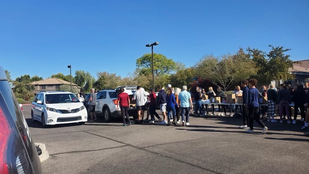 perrypumas's tweet photo. Great morning helping The Groves Church with their Thanksgiving Food Box Drive that will help feed over 500 families. #PumaNation https://t.co/L76fdh1igP