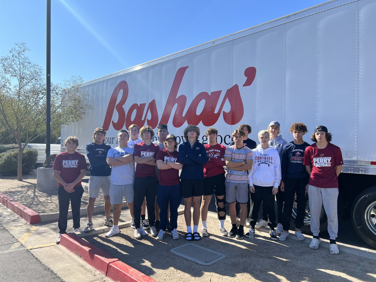 perrypumas's tweet photo. Great morning helping The Groves Church with their Thanksgiving Food Box Drive that will help feed over 500 families. #PumaNation https://t.co/L76fdh1igP