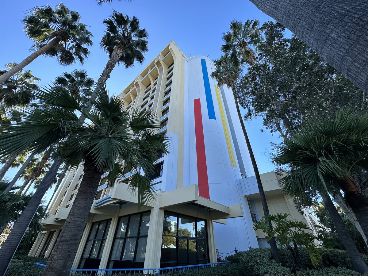 just_ask_danny's tweet image. Disney’s Paradise Pier Hotel continues its transformation into Pixar Place Hotel. 🤨 #Disneyland