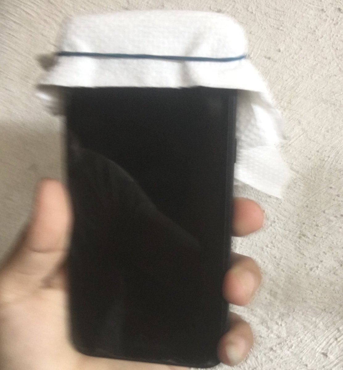 EdvinFrasis's tweet image. Mi teléfono entro en modo Qatar 🇶🇦, mundial