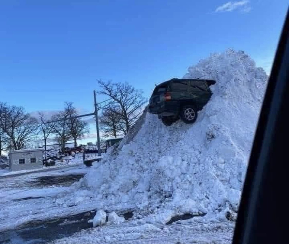 ToddJClausen's tweet photo. Can any of my Buffalo friends tell me what happened here? https://t.co/NvmtuKJJHf