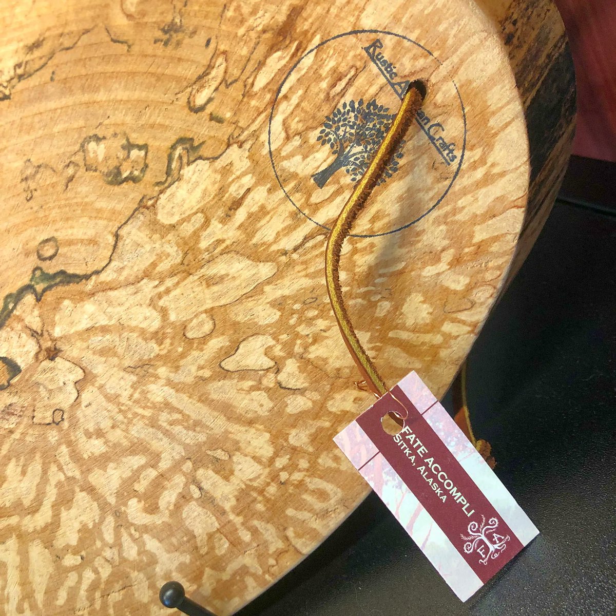 FateAccompliArt's tweet photo. Holiday gift idea...Spalted Red Alder Bread &amp; Cheese Board by Dave Nicholls @rustic_alaskan_crafts 🥖🧀 
#rusticalaskancrafts #charcuterieboards #fateaccompli https://t.co/0XAEsoczId
