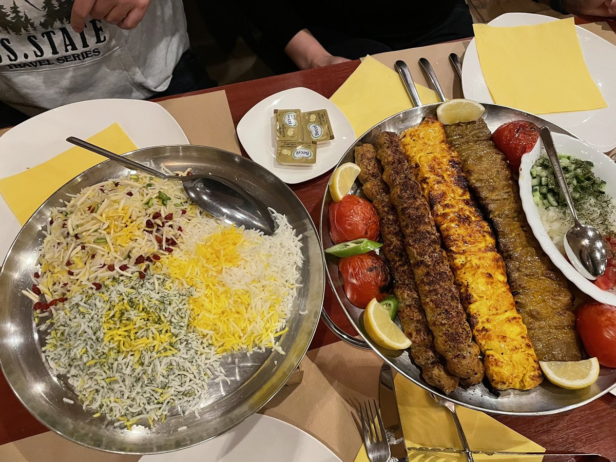 ensanne's tweet photo. Op wereldreis in stad; heerlijk perzisch eten! #bomvol #tasteofpersia https://t.co/qQFXIrbeMF