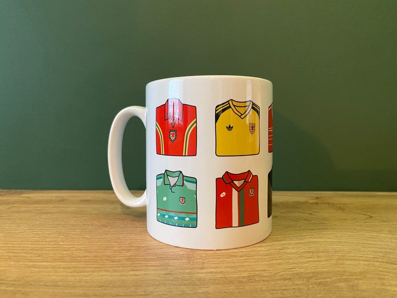 celforcymoedd's tweet photo. Eve before the World Cup for Wales 🏴󠁧󠁢󠁷󠁬󠁳󠁿 Still time to get 20% off all Welsh items on the site @ https://t.co/m5K34Ln7AC…

The Wales kit mug is also now back in stock after selling out ✅ https://t.co/fOWXhCrk91