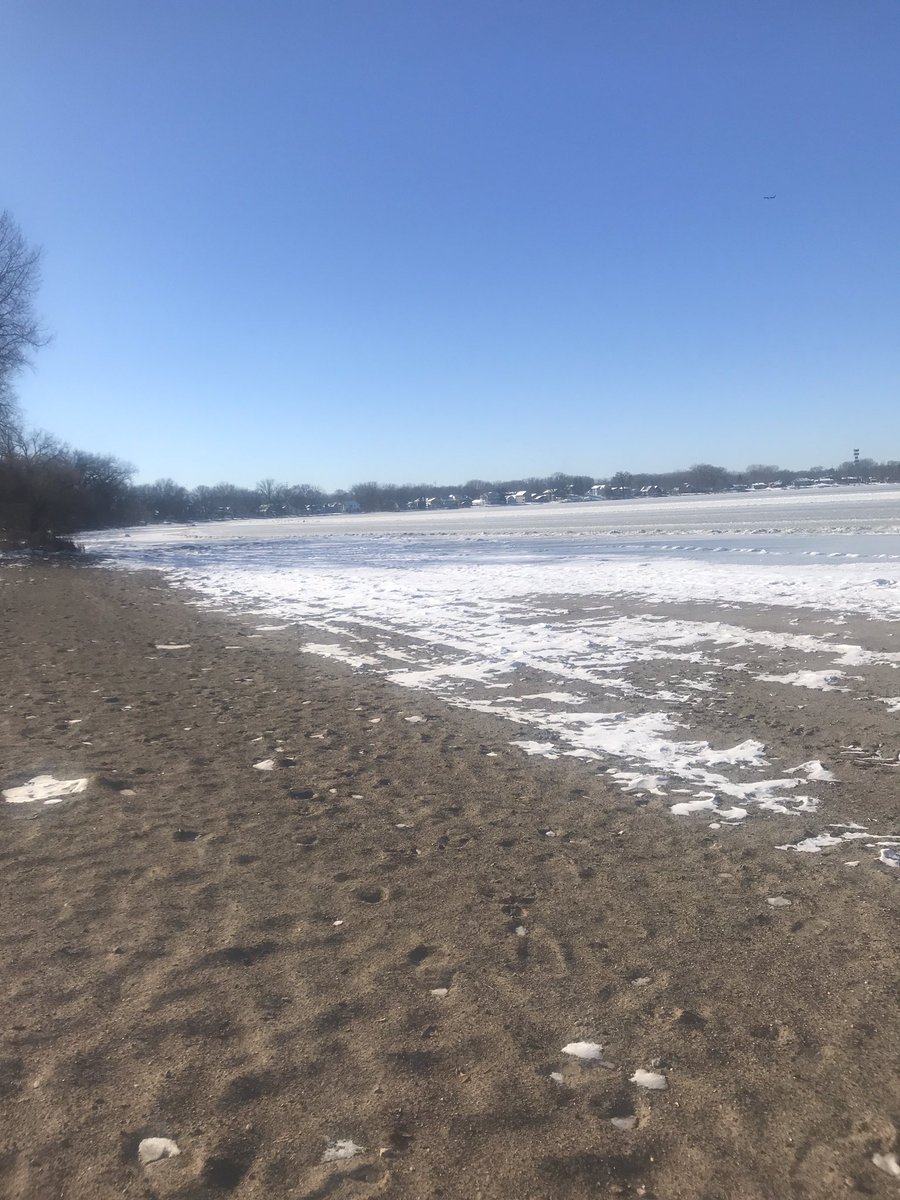 stupidtrumpers's tweet photo. Sunday Funday Runday! 8 miles on the peninsula running in the sunshine today! @GrandmasMara #grandmasmarathon #run #marthoner #marathon #runners #running #ultra #grambassador #gmas23 #sundayfundayrunday #sundayrun #runnerfun #marathontraining #fit https://t.co/8g0xMrZ4vP