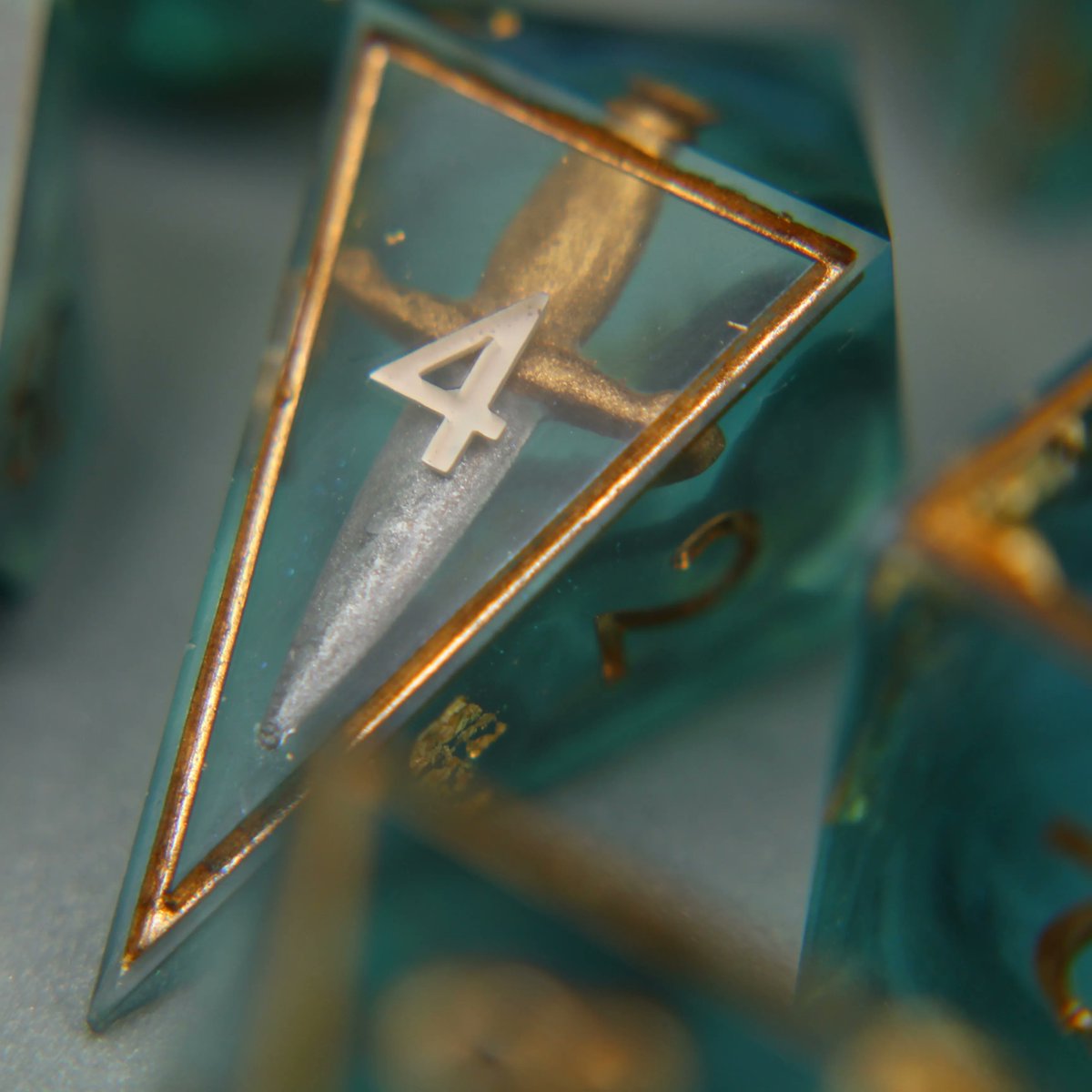 CatMageDice's tweet photo. A gorgeous ocean-inspired set for a stabby rogue! The D4 has a dagger for that sneak attack damage 🗡️ 

#dnd #dicemaker #handmade https://t.co/ikTKUZcXLl