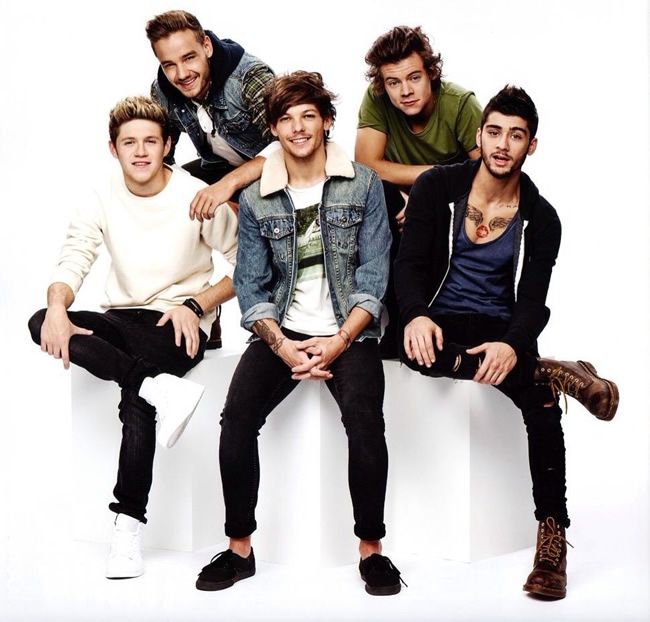 Louisbakingaid's tweet photo. I’m voting for #OneDirection “Story Of My Life” (2013) for #AMAsFanFavorite    
#AMAs https://t.co/7lLghSnitk