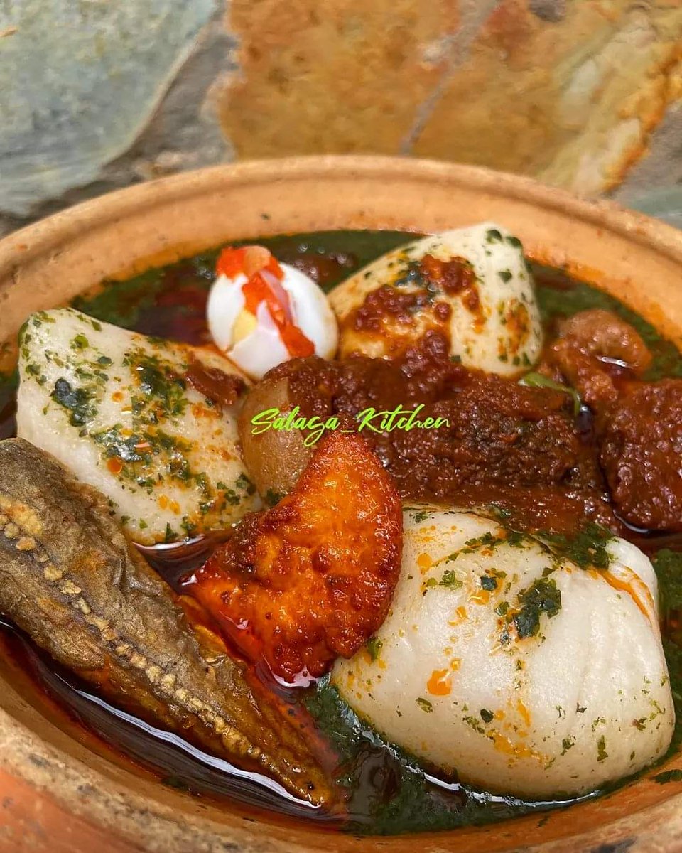 ghanaianfoodnet's tweet photo. #TuoSunday X #Wagashi vibes 😎👌🏿
#WorldAsankaDay on 30.11
📸 @salaga_kitchen
#Tuozaafi #Diɛhuo #AyoyoSoup #NkosuaNeMɛko #GhanaianCooking #GhanaianFoodNetwork #BrownAsanka #EcofriendlyUtensils #WestAfricanFood #AfricanFood #TwitterFood https://t.co/3jN1kXQWaK