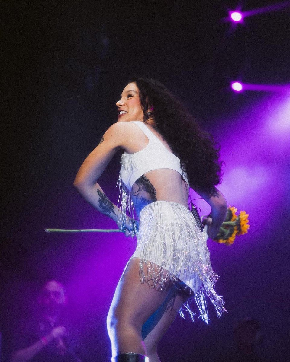 _aprikota_'s tweet photo. @PriAlcantara ontem no @festivaleletriza em SP // #priscilaalcantara #priscillaaovivo 💕 https://t.co/TcdD7wzrsK
