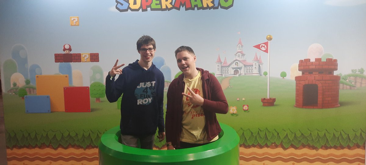 Just4FunRoy's tweet photo. Wat was dit een toffe dag dutch comic con 2022 samen met Dominique ook zijn we een kijker tegen gekomen🤍🔥#dcc #SuperMario #Utrecht #jaarbeurs #twitchstreamer #fntc_member https://t.co/FYudLcWkGb