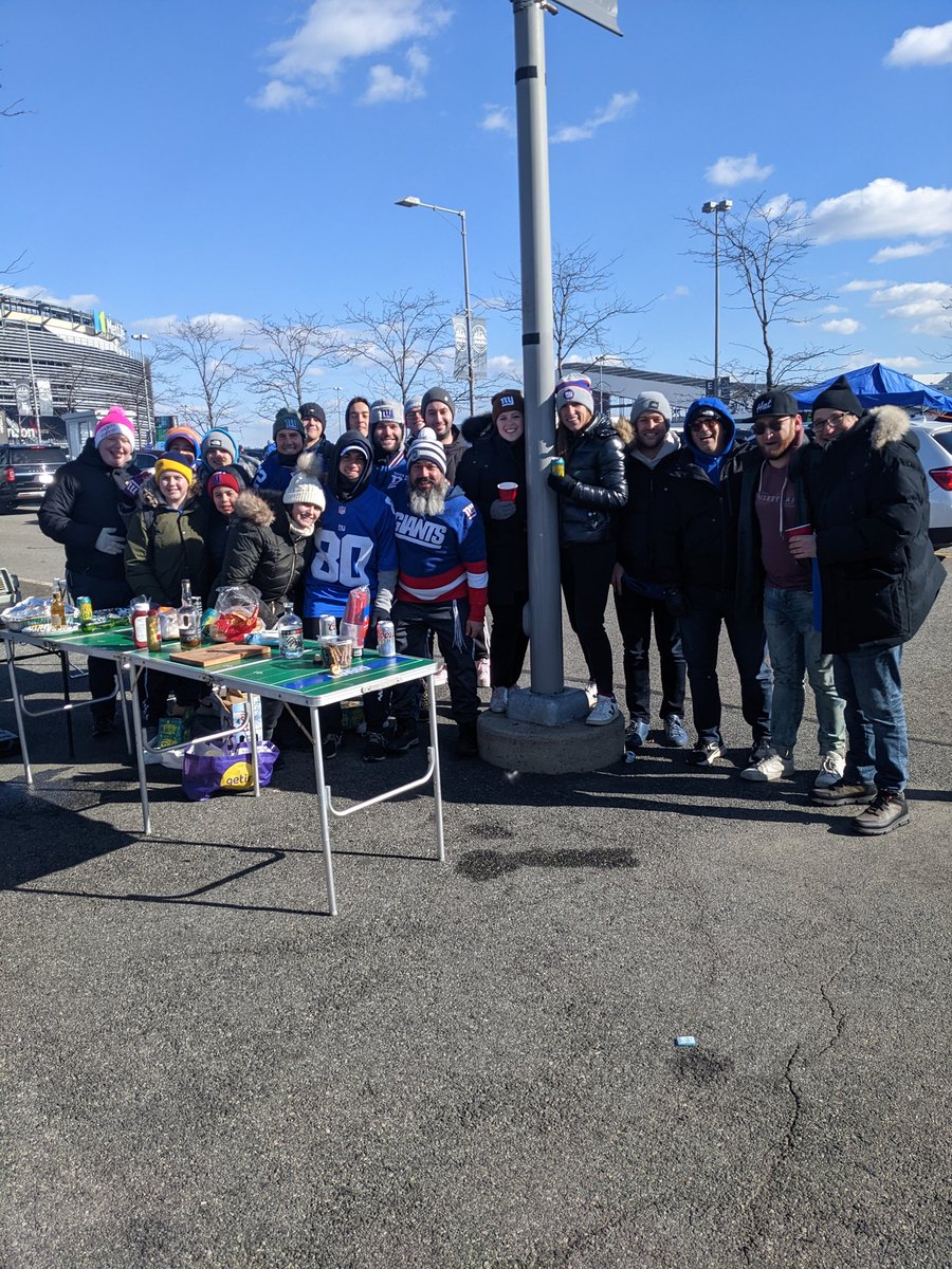 mike_bick's tweet photo. Giants Suck but the tailgate didn't awesome stuff with the crew despite the fridgid weather! https://t.co/R2PKO7wRao