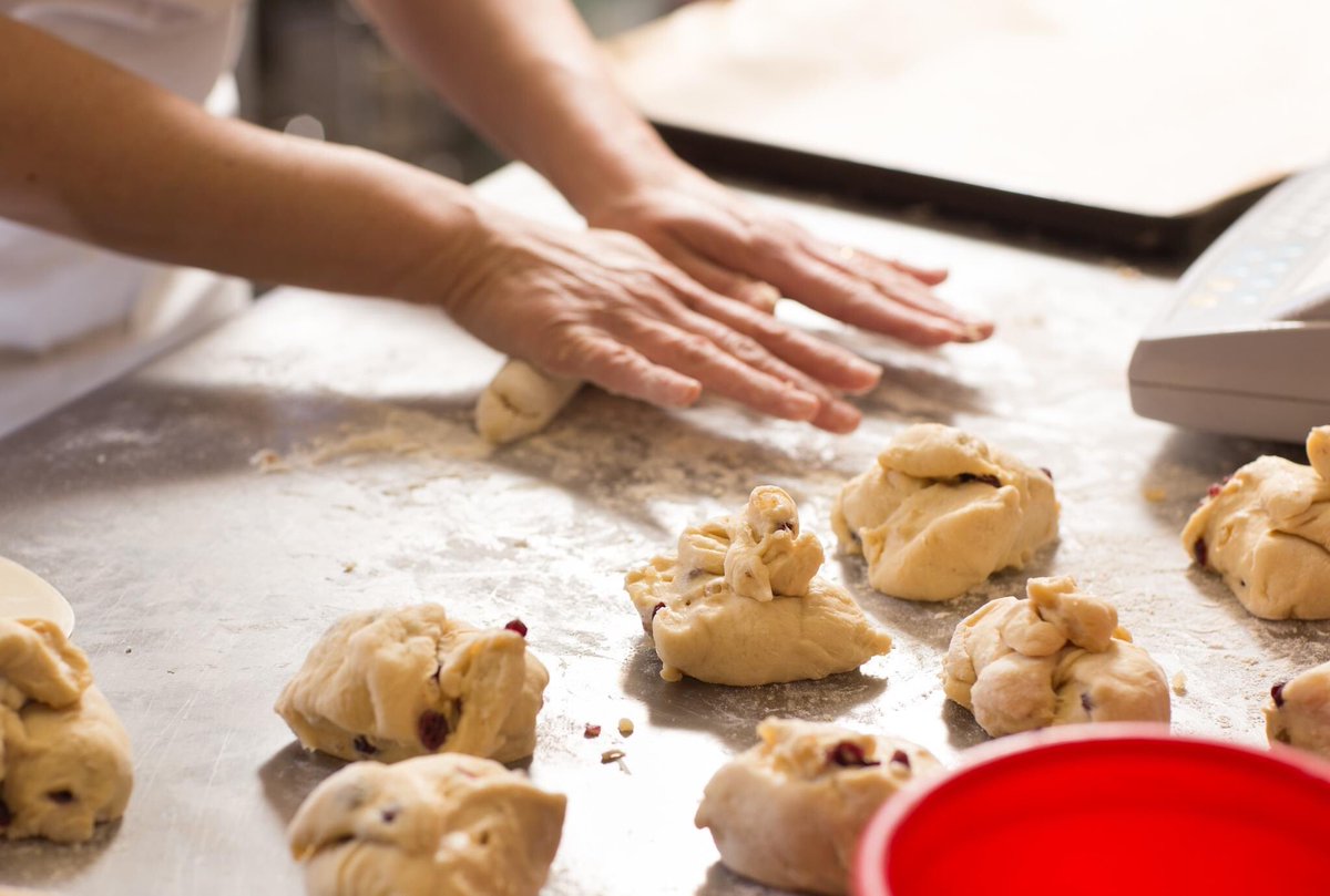 SideOven's tweet image. Looking for a 🎄 gift 🎁 for Mum/Dad/Granny/Gramps/grownup son or daughter?? We have just the thing! 
Breadmaking Courses at the Side Oven!#organicbakery 

#breadmakingcourse #organicbread #christmasgifts 

sideoven.com/product-catego…