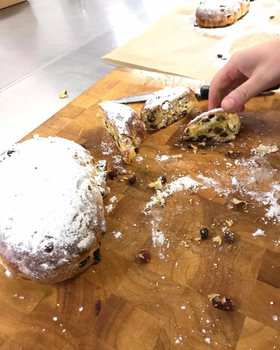 SideOven's tweet image. Looking for a 🎄 gift 🎁 for Mum/Dad/Granny/Gramps/grownup son or daughter?? We have just the thing! 
Breadmaking Courses at the Side Oven!#organicbakery 

#breadmakingcourse #organicbread #christmasgifts 

sideoven.com/product-catego…