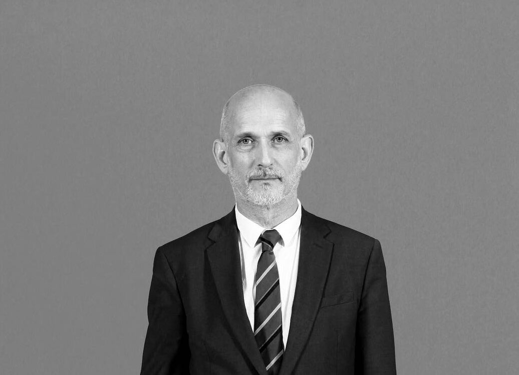 SidRouis's tweet photo. Émotion et tristesse en apprenant la disparition de @pascaljosephe le président que @Francetele n’aura jamais eu et qui aura tant manqué au #servicepublic 🙏 https://t.co/vsEa76hr0i