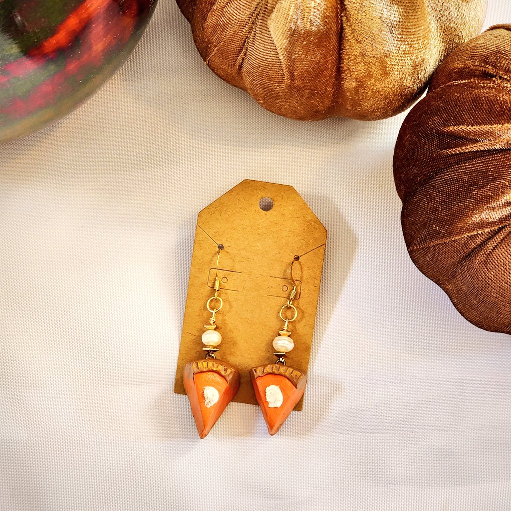 ultradesigns18's tweet image. Thanksgiving earrings - available now 🦃🥧