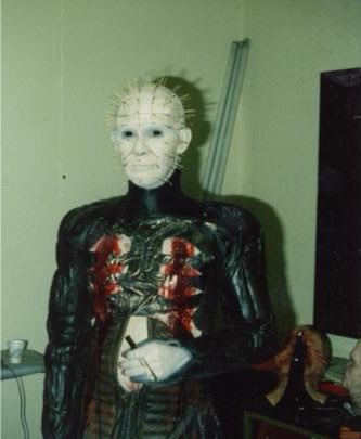 carouselshotgun's tweet photo. a thread of my favorite behind the scenes pics from horror movies https://t.co/trEbkkH9W0