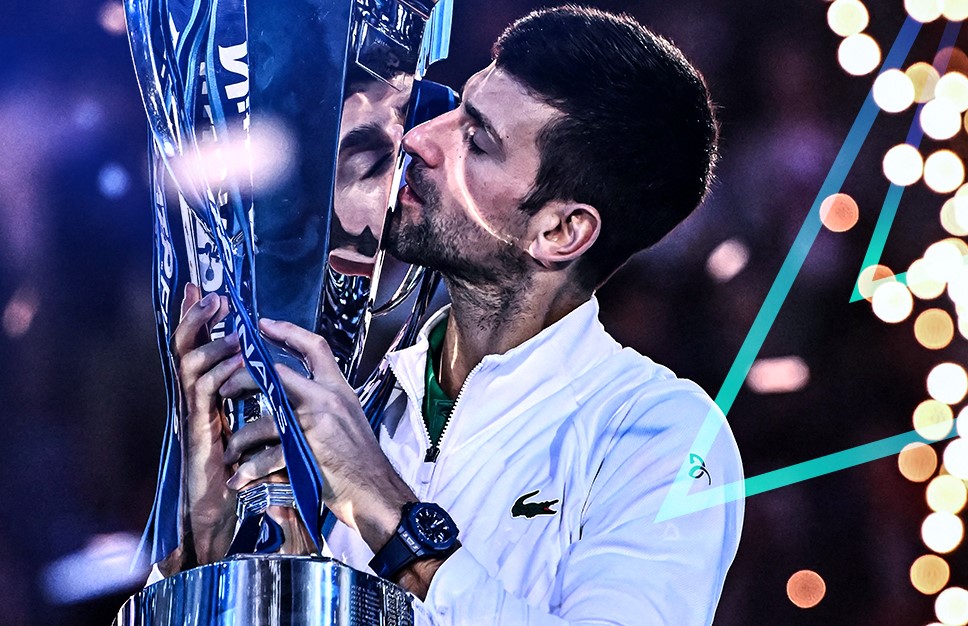 Tenisportal's tweet photo. 🏆Kljub vsem težavam v letošnji sezoni, ker se ni cepil, je 𝙉𝙤𝙫𝙖𝙠 Đ𝙤𝙠𝙤𝙫𝙞𝙘̌ 𝙧𝙖𝙯𝙧𝙚𝙙 𝙯𝙖𝙨𝙚. rekordni ŠESTI naslov za zaključnih turnirjih (ujel Federerja) in najstarejši zmagovalec. 
Vse o finalu v Torinu na 👉 https://t.co/H2dyL1ly6X

#NittoATPFinals I #Torino https://t.co/VKbFGwcHR7