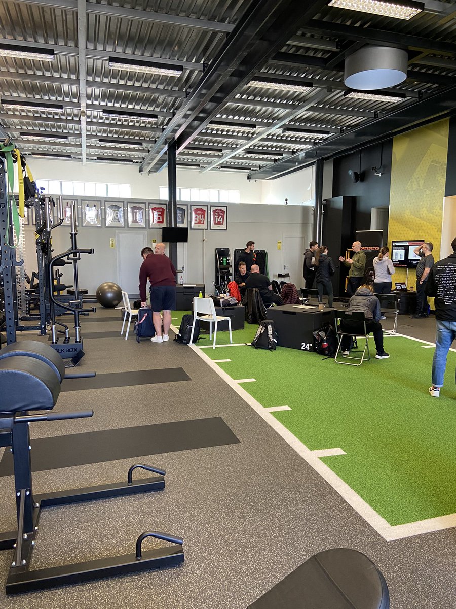 kariarna's tweet photo. Awesome shoulder weekend here in Liverpool coming to an end! Attended a brilliant conference, got to meet and chat with some very clever and nice people and finished it up today with an awesome course with @AthleteShoulder ! #rehab4performance #HopeSR22 @DynamicShoulder https://t.co/kFQDWFmqXX